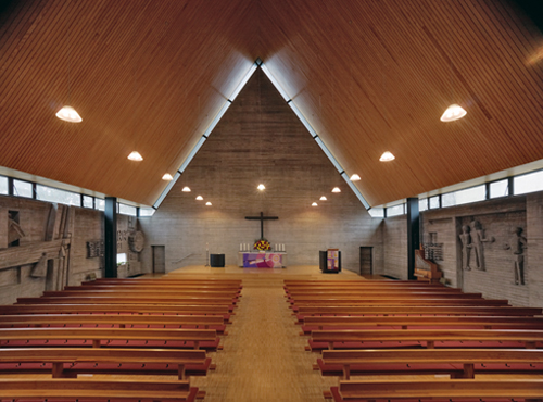 LED-Kirchenleuchte von BETALUMEN (Projekt: Emmauskirche Karlsruhe)